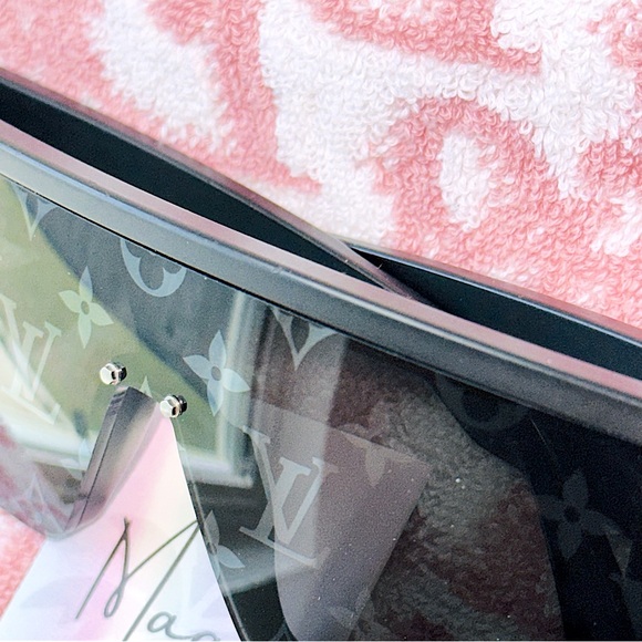 Louis Vuitton: Monogram LV Reflective Waimea L Sunglasses - Picture 15 of 16